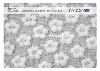 China Witte Geborduurde het Kantstof van de bloemvorm voor Huwelijkskleding CY-CX0099 leverancier