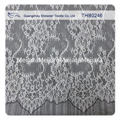 China Het nylon Witte Kant van Manier Bruids Chantilly voor Huwelijkskleding leverancier
