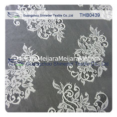China De witte/Zwarte Versieringen van het de Wimper Bruids Kant van 100% Nylon voor Speciale de Zomerkleding leverancier