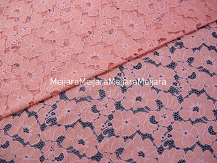 China De dames kleden van de Katoenen Nylon Bloemen Roze Elegante krimpen-Bestand Kantstof  leverancier