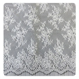 100% de nylon Aangepaste Kleding van het het Kanthuwelijk van Ivoor Bloemen Gegratineerde Gescherpte Chantilly leverancier