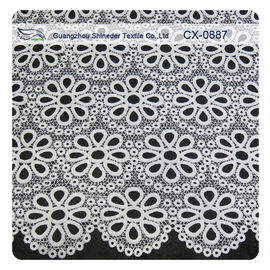 Witte Geborduurde Kantstof, Polyester herhaald Bloemen de Stoffenkledingstuk van de Knopzijde leverancier