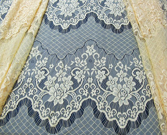 De decoratieve Stof van het Wimper Nylon Kant gratineerde Geel Polyamide voor Nachtkleding (CY-DN0005) leverancier