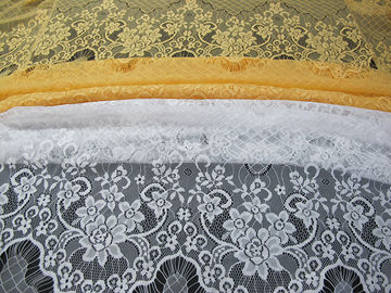 De decoratieve Stof van het Wimper Nylon Kant gratineerde Geel Polyamide voor Nachtkleding (CY-DN0005) leverancier