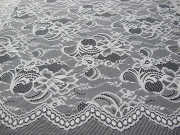 Witte Nylon Zwitserse Kantstof Bloemen Gebreid met Grenskant en Kammosselrand leverancier