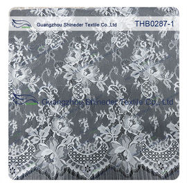 De lichte twee-Tonen Kleurenpolyester &amp; het Nylon Chantilly-Kant voor Huwelijk &amp; kledingstuk kleden zich leverancier