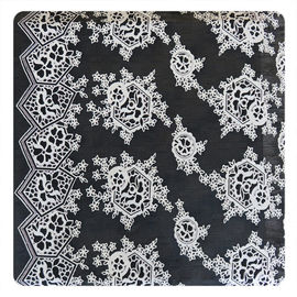 De mooie Zwarte Bloemenpolyester Katoenen Kantstof, vormt Zwitserse Kantstof leverancier