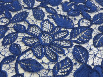 Handwork van de het Kantstof van het koningsblauwenkoord Bloemen Geborduurde voor Vrouwenkleding leverancier